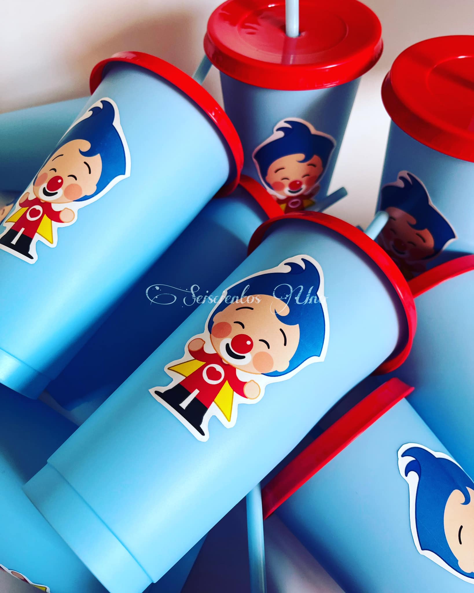 Seiscientos - Vasos mágicos personalizados con temática de Plim Plim 🤡