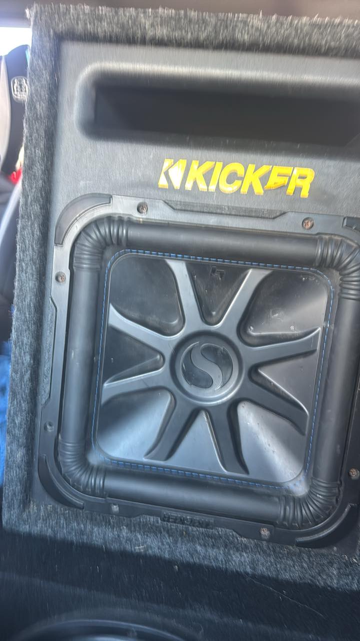 Is the kicker cxa1200.1 amp enough to handle two 10 inch solo