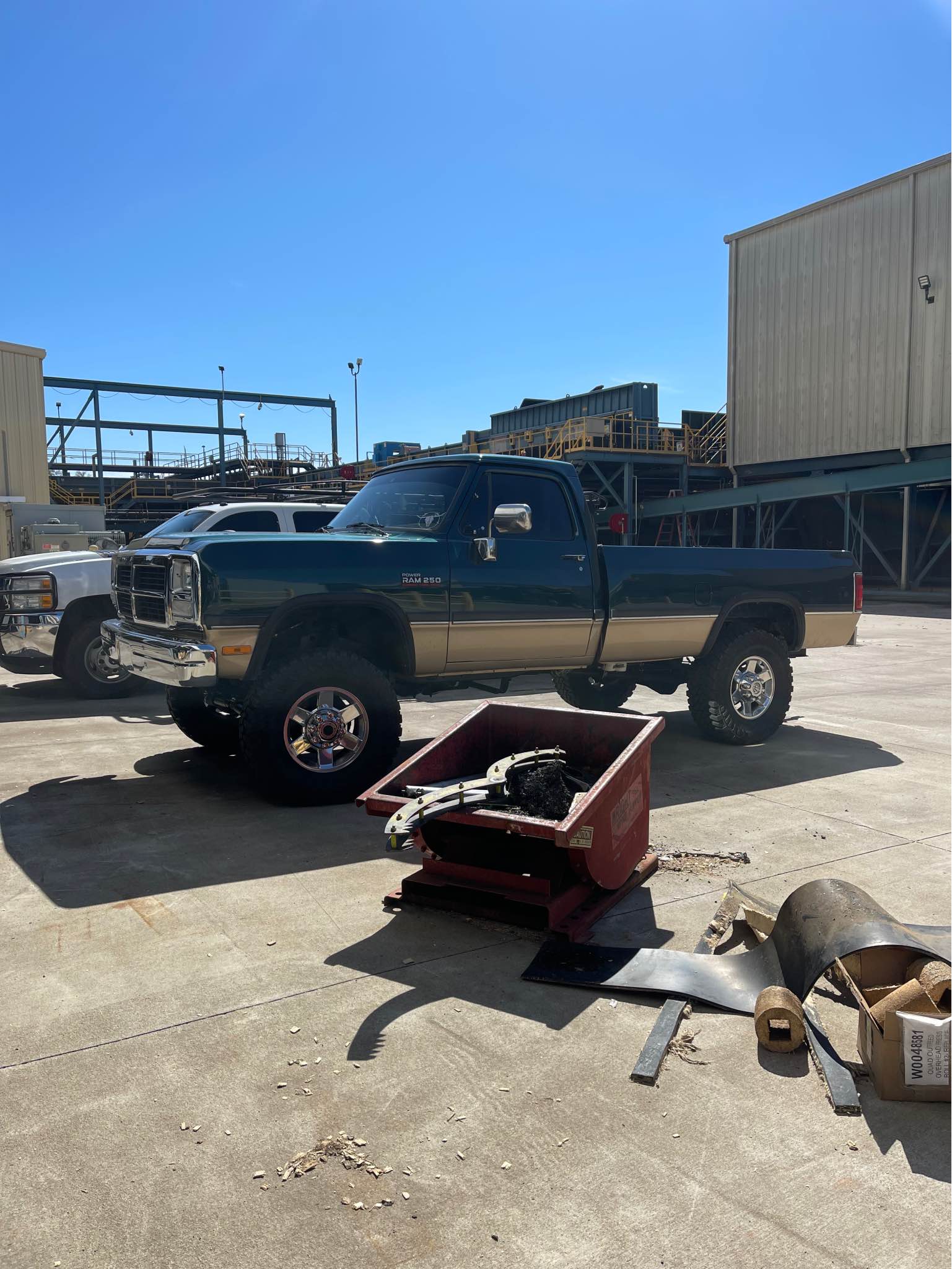 1993 Dodge D250 Regular Cab · Long Bed Commercial Trucks Arabi