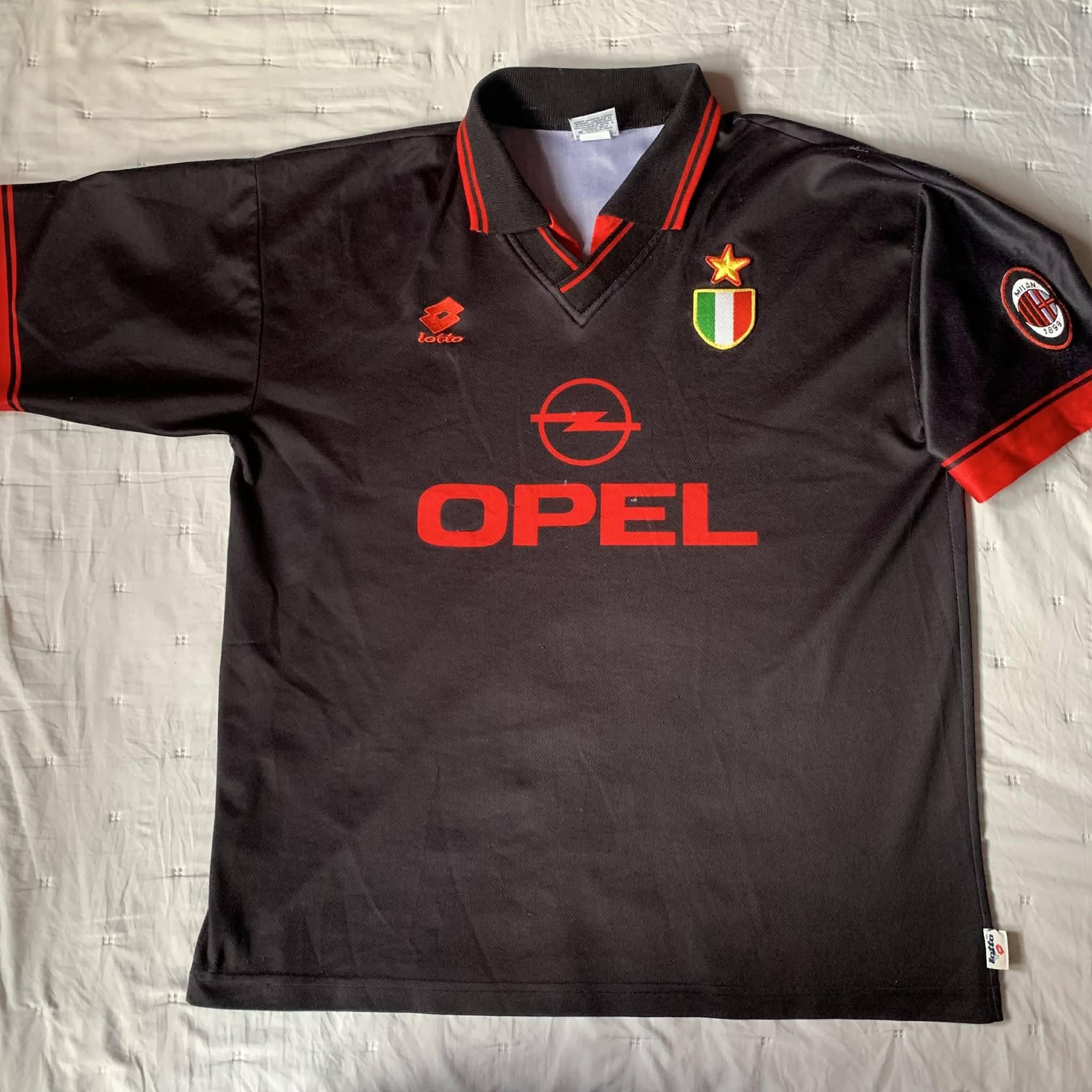 AC Milan 1996/97 Third Kit (Lotto) ?⚫