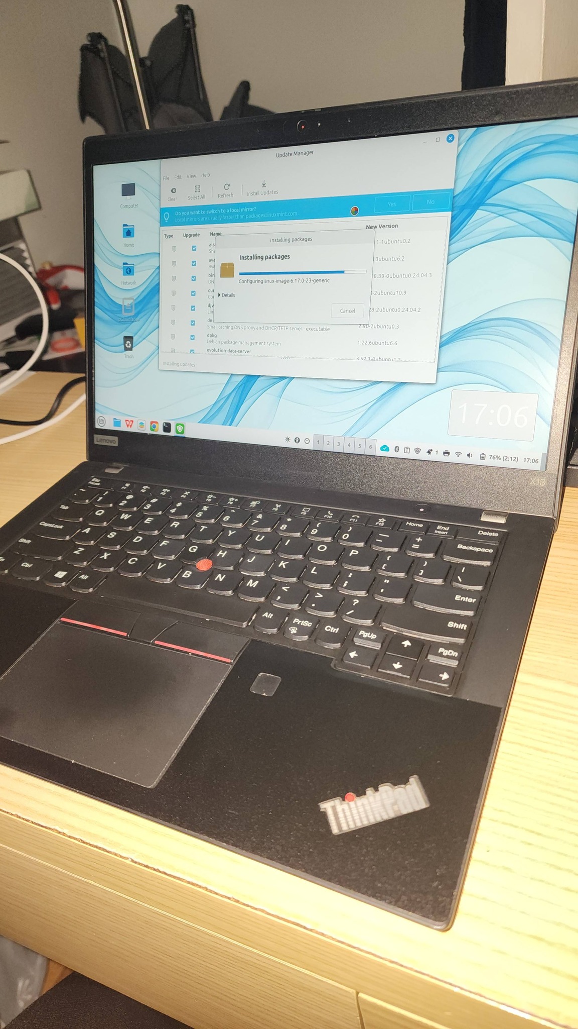 Lenovo ThinkPad X13 runs Windows 11 and Linux Mint