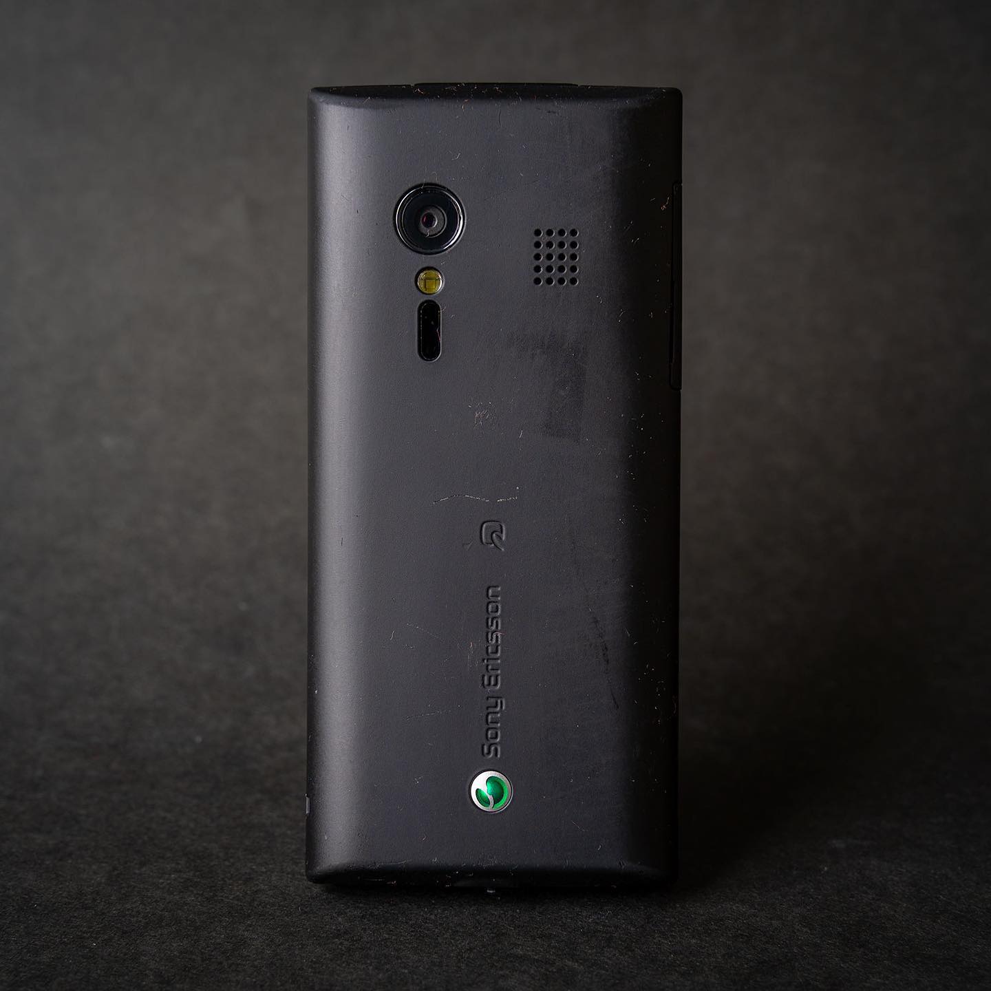 Sony Ericsson URBANO AFFARE (SOY05) – Perhaps SE's sexiest phone
