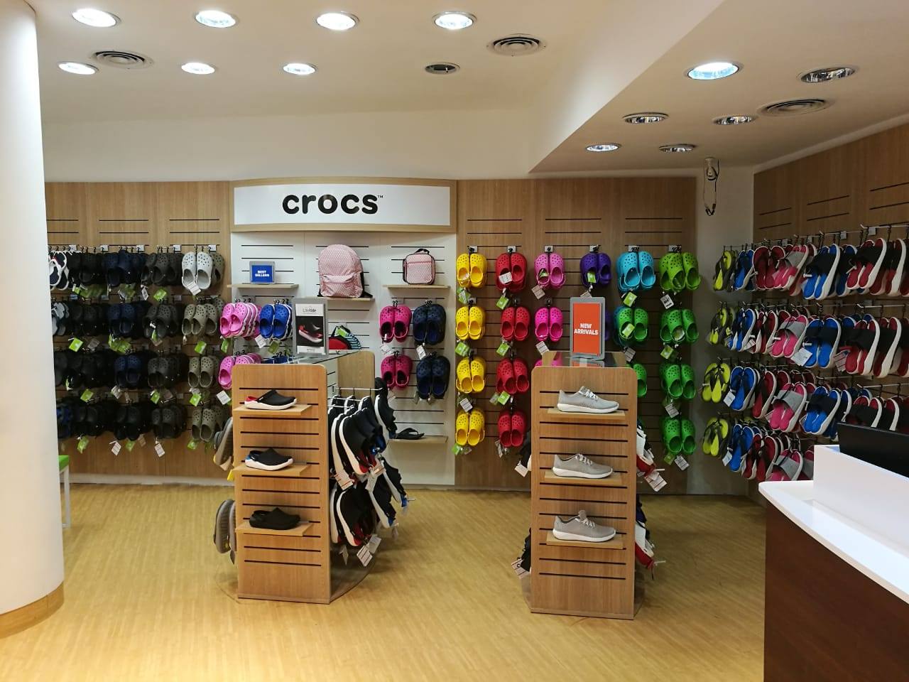 Crocs - 🎈 Nos renovamos! Vení a conocer el nuevo local de... | Facebook