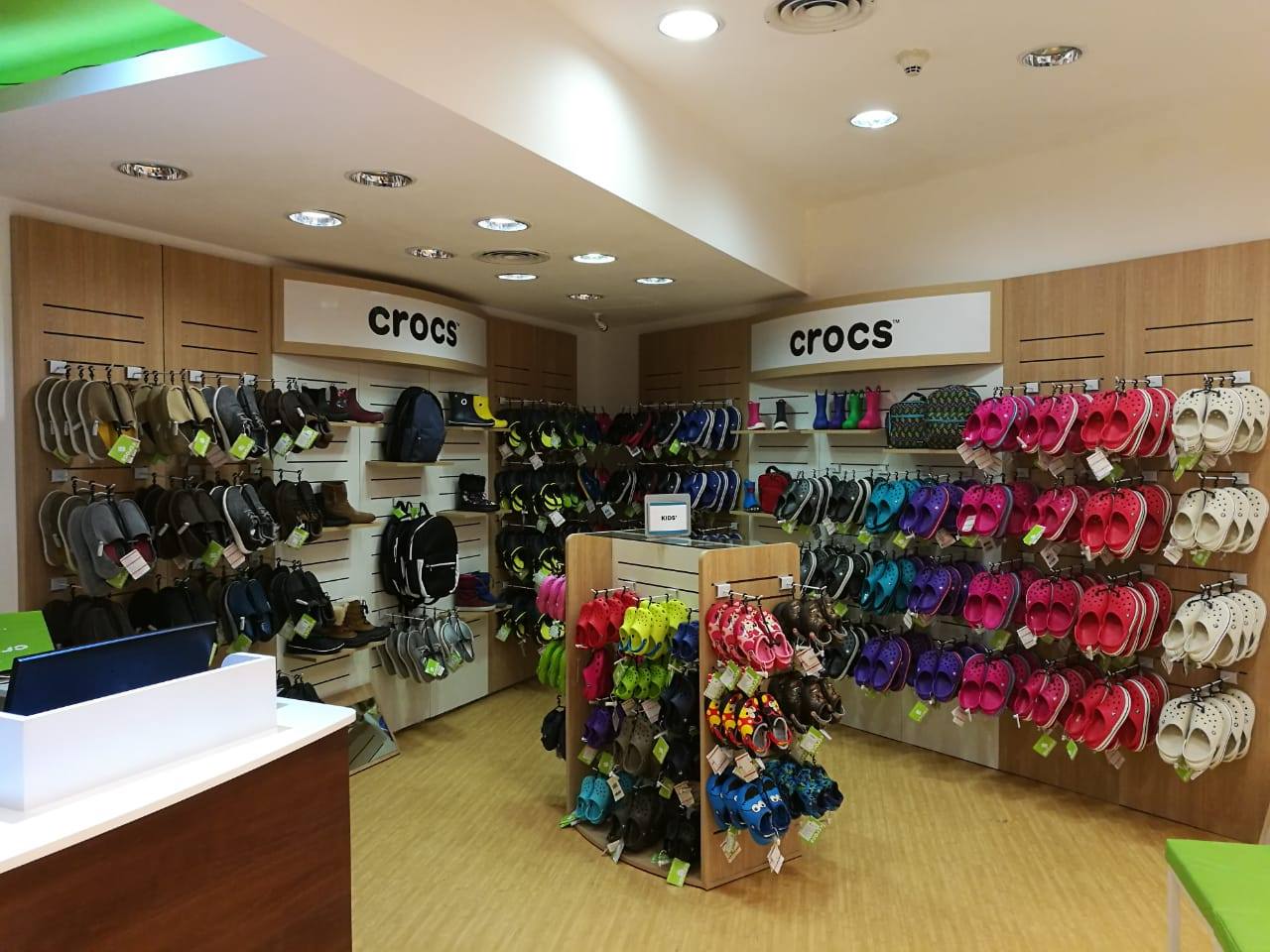 Crocs - 🎈 Nos renovamos! Vení a conocer el nuevo local de... | Facebook