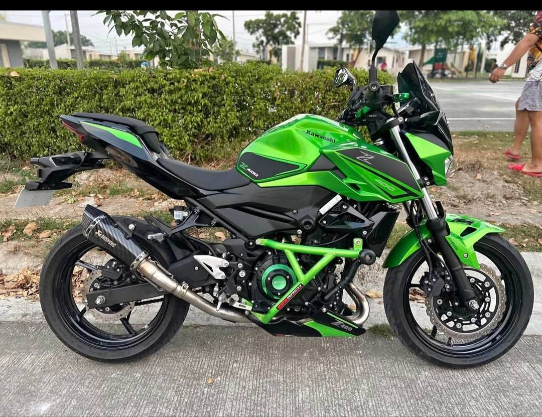 Kawasaki Z400 custom crash cage with powder coat finish