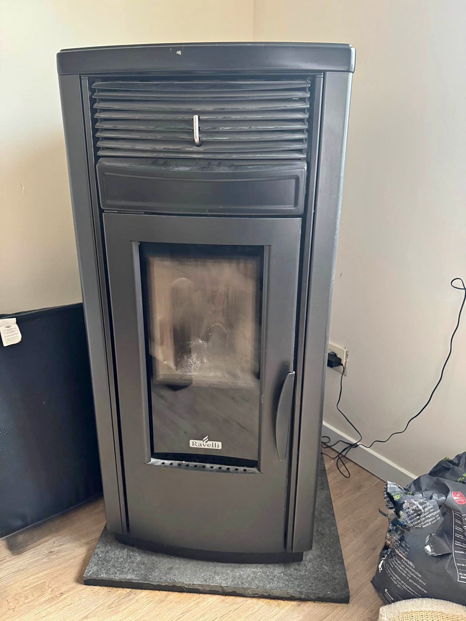 Poêle a pellets (pour pièces) RAVELLI HOLLY V - RV120 - Space Heaters ...