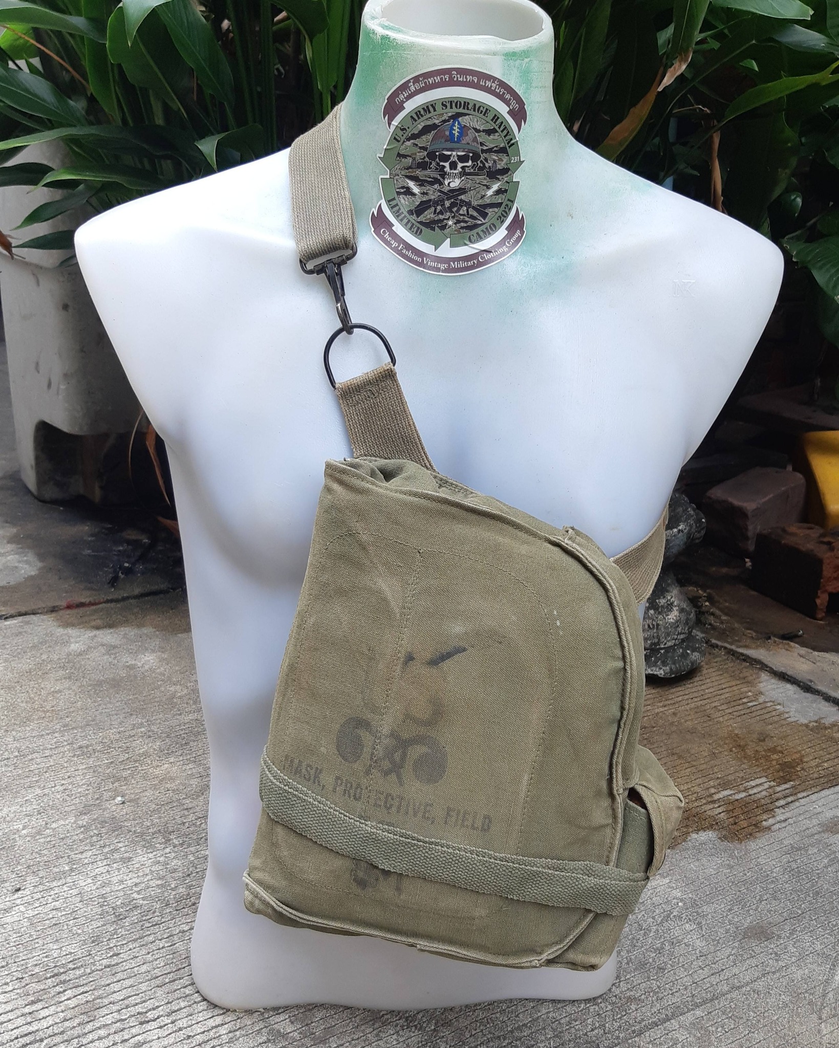 60s.​ US Army M17 Gas Mask Carrier Bag