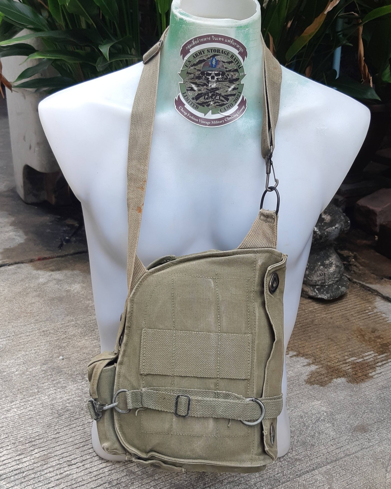60s.​ US Army M17 Gas Mask Carrier Bag