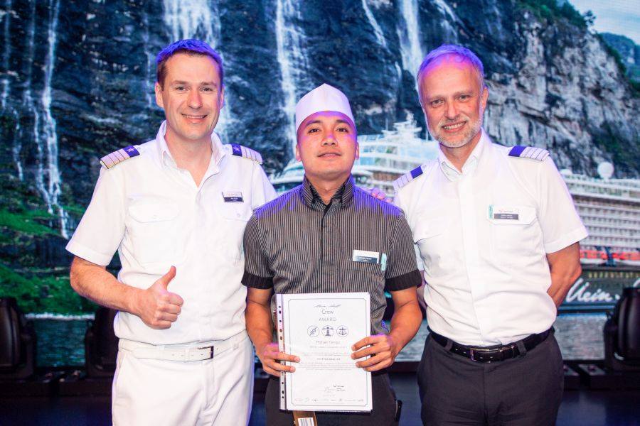 Mein Schiff 4 Captain Jens Troier And Mein Schiff Crew