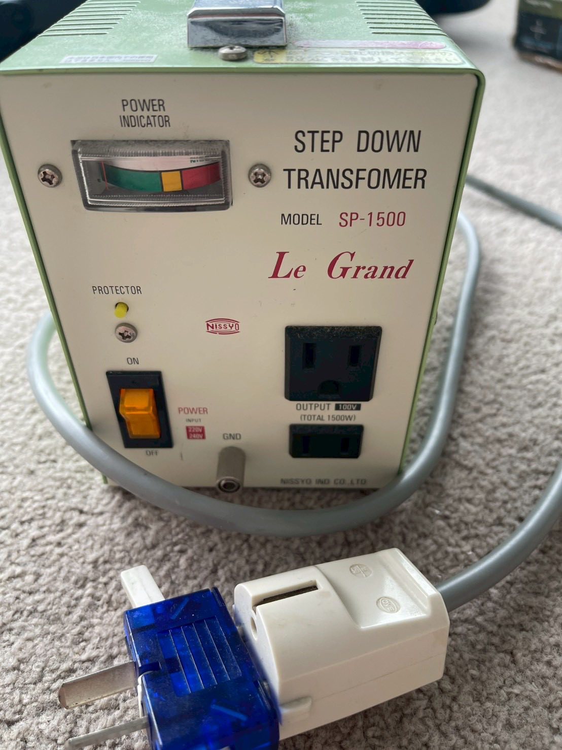 変圧器 220v-100v サンヨー 最大1500VA 変圧器 220v-100v サンヨー