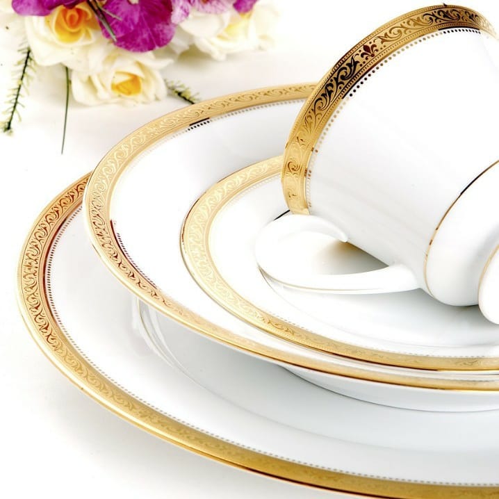 ノリタケ　Noritake SIGNATURE GOLD 4276 8枚セット Noritake Fine Porcelain Signature Gold (4276) is a unique