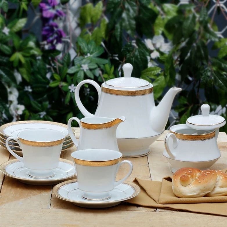 Noritake Fine Porcelain Signature Gold (4276) is a unique
