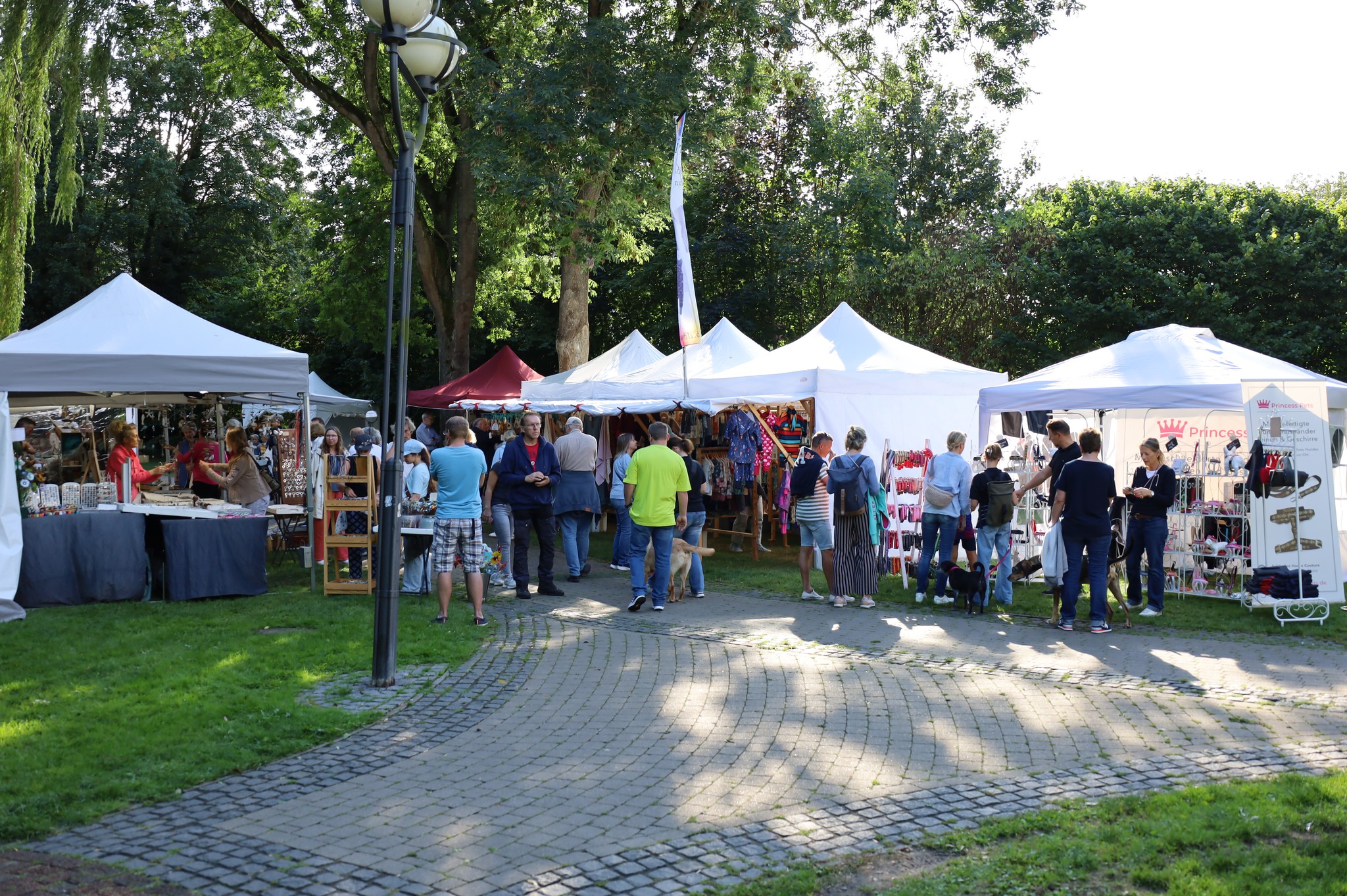 pop up privacy tents WolfWise Shower Tent, Pop up Tent, Portable Shower Tent batch-03:2024-11-04 Hendriks tenten ermelo - Kettentyp:SRAM CN-FRC-E1 114 Links 12/13s and loops to secure