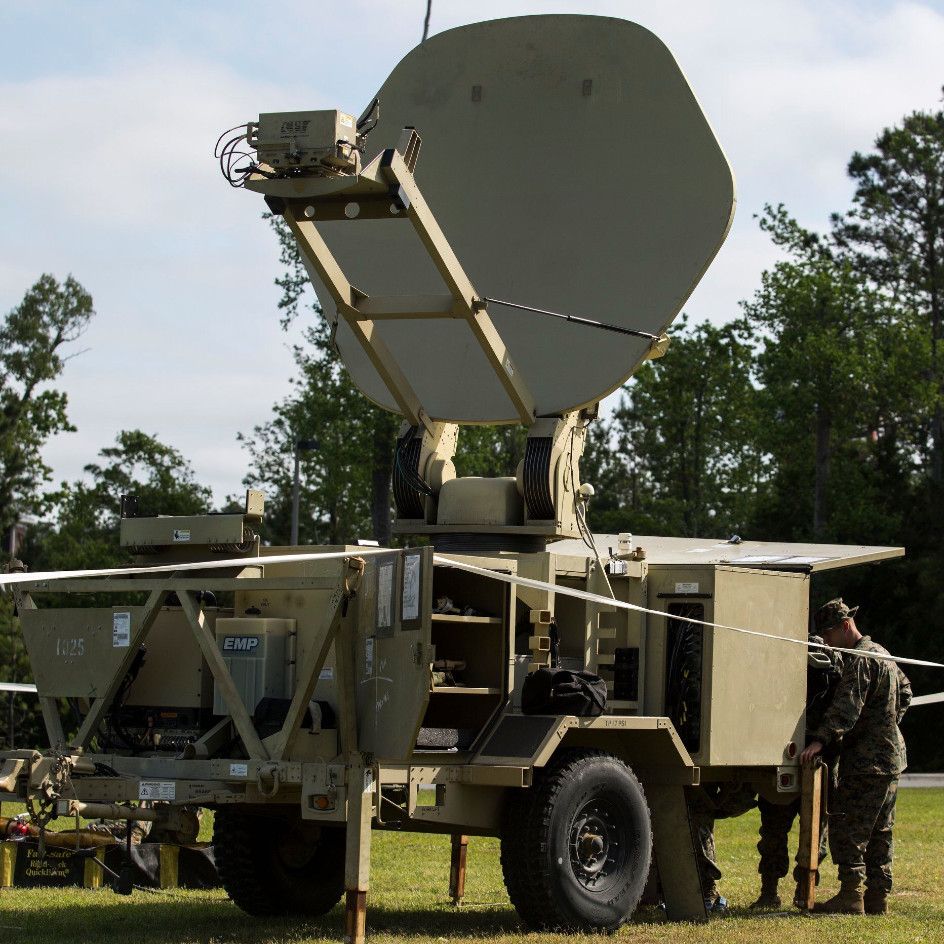 🛰 Dishing it Out 🌎 8th... - II Marine Expeditionary Force