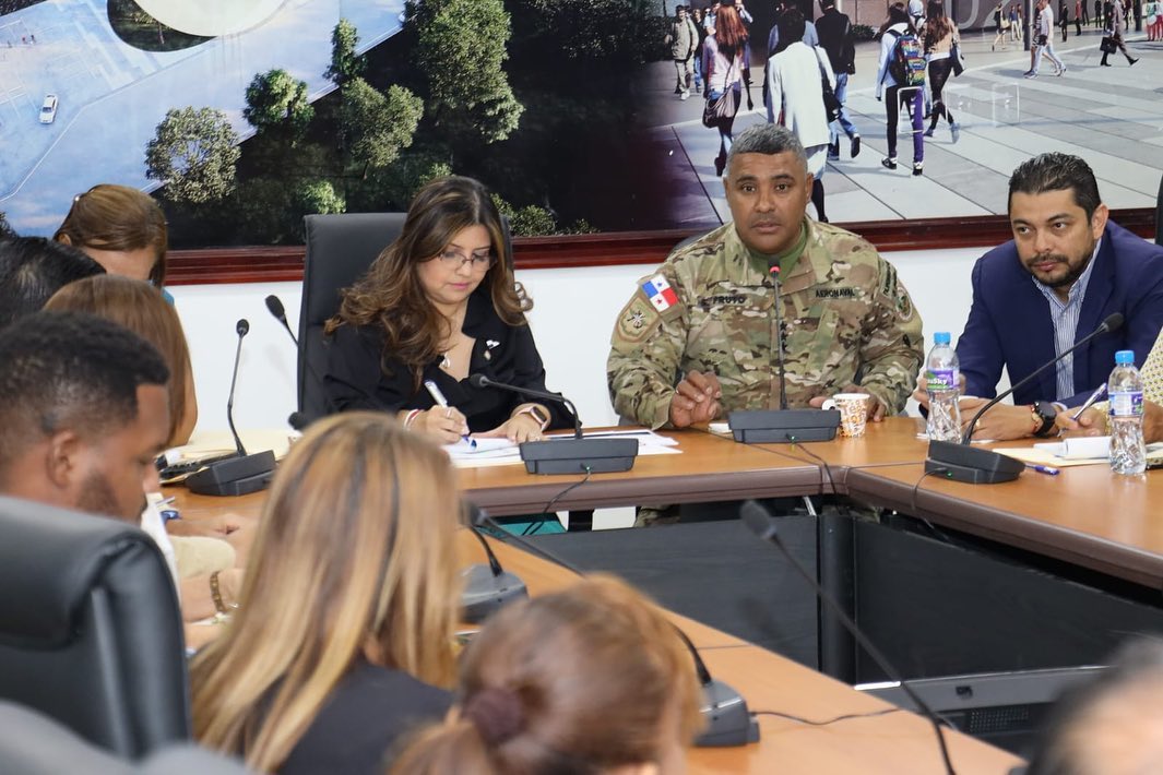 INADEH - La directora general @_msalgadoc y la... | Facebook