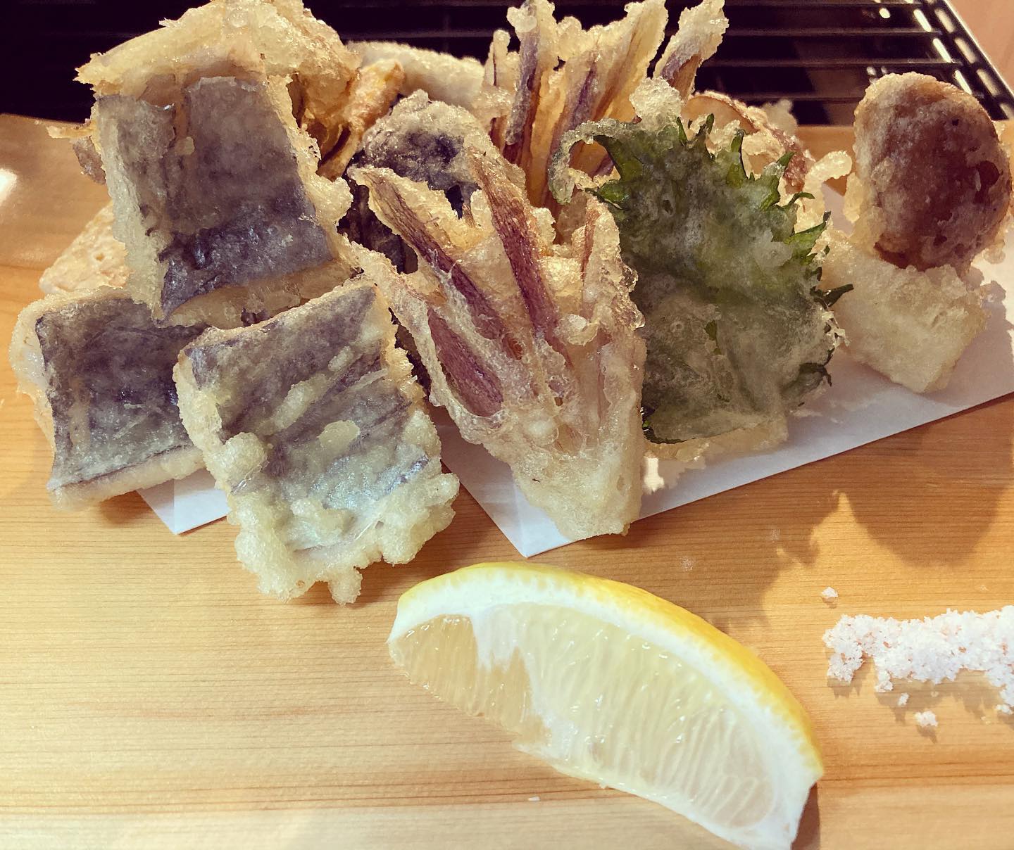 小田原海鮮 天つく 太刀魚を天ぷらに 天ぷら盛り合わせ 天つく Facebook