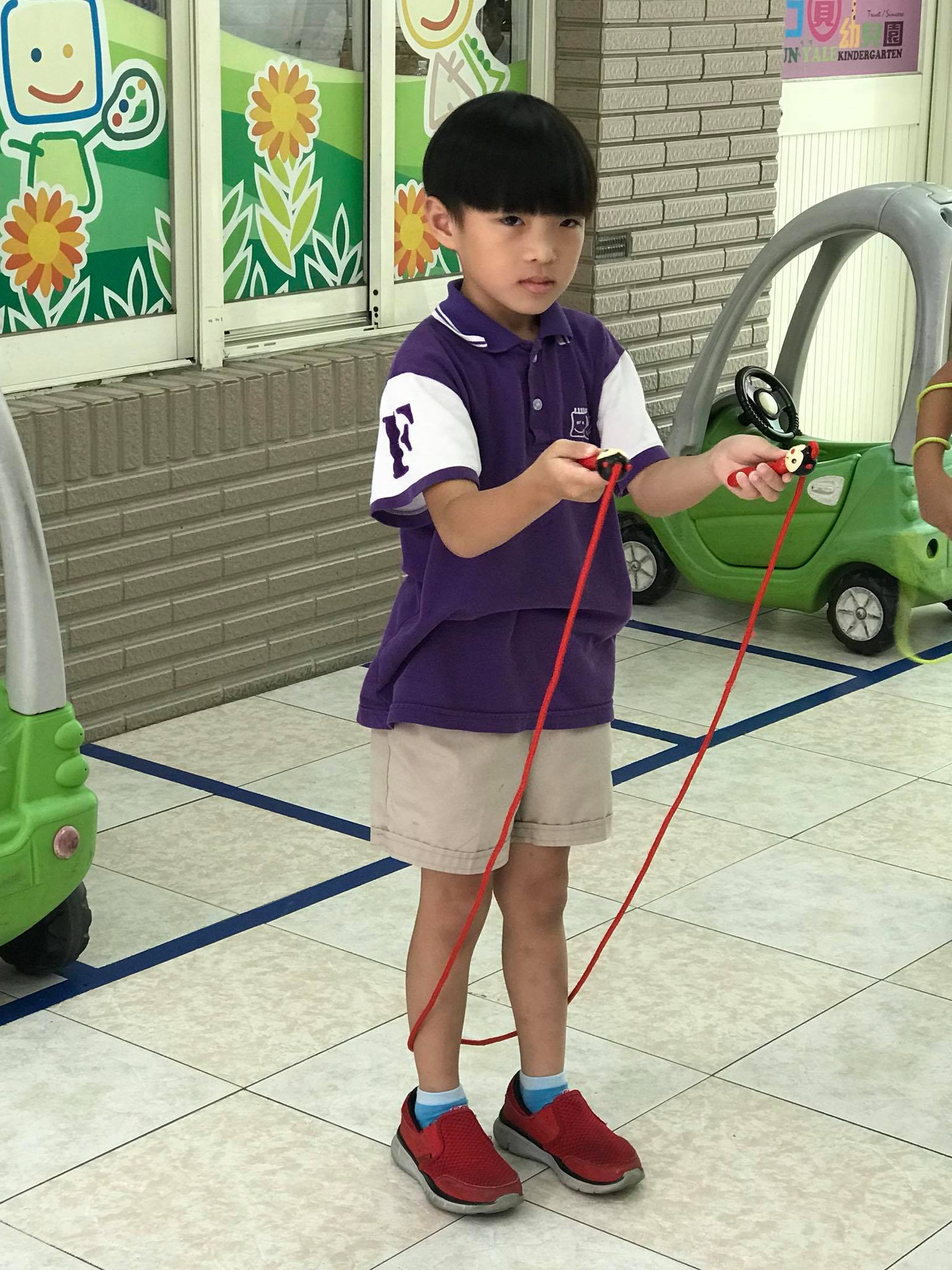 方圓Fun Yale教育機構 - 大班孩子挑戰*跳繩* 戶外大肢體運動 老師們每週都會進行各種不同的運動練習...