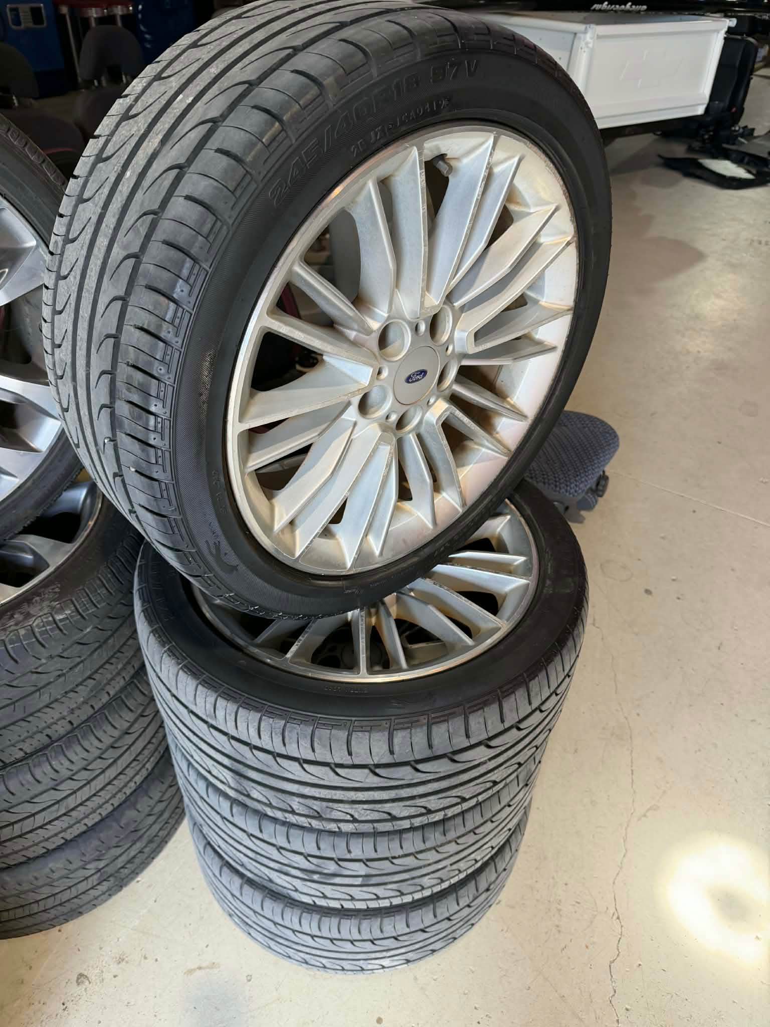 FORD FALCON G6E FACTORY ALLOY 18 INCH WHEELS AND TYRES GOOD CONDITION ...