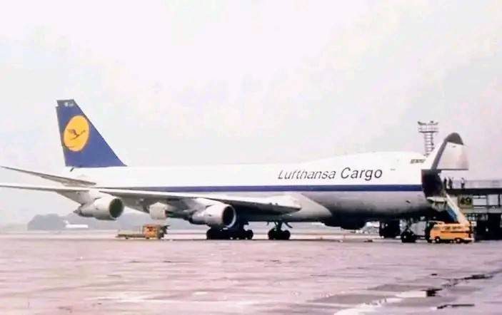 Lufthansa Cargo B747-200F カーゴドア開閉 Lufthansa Cargo B747-200F D-ABYZ, November 1994 (my photo)