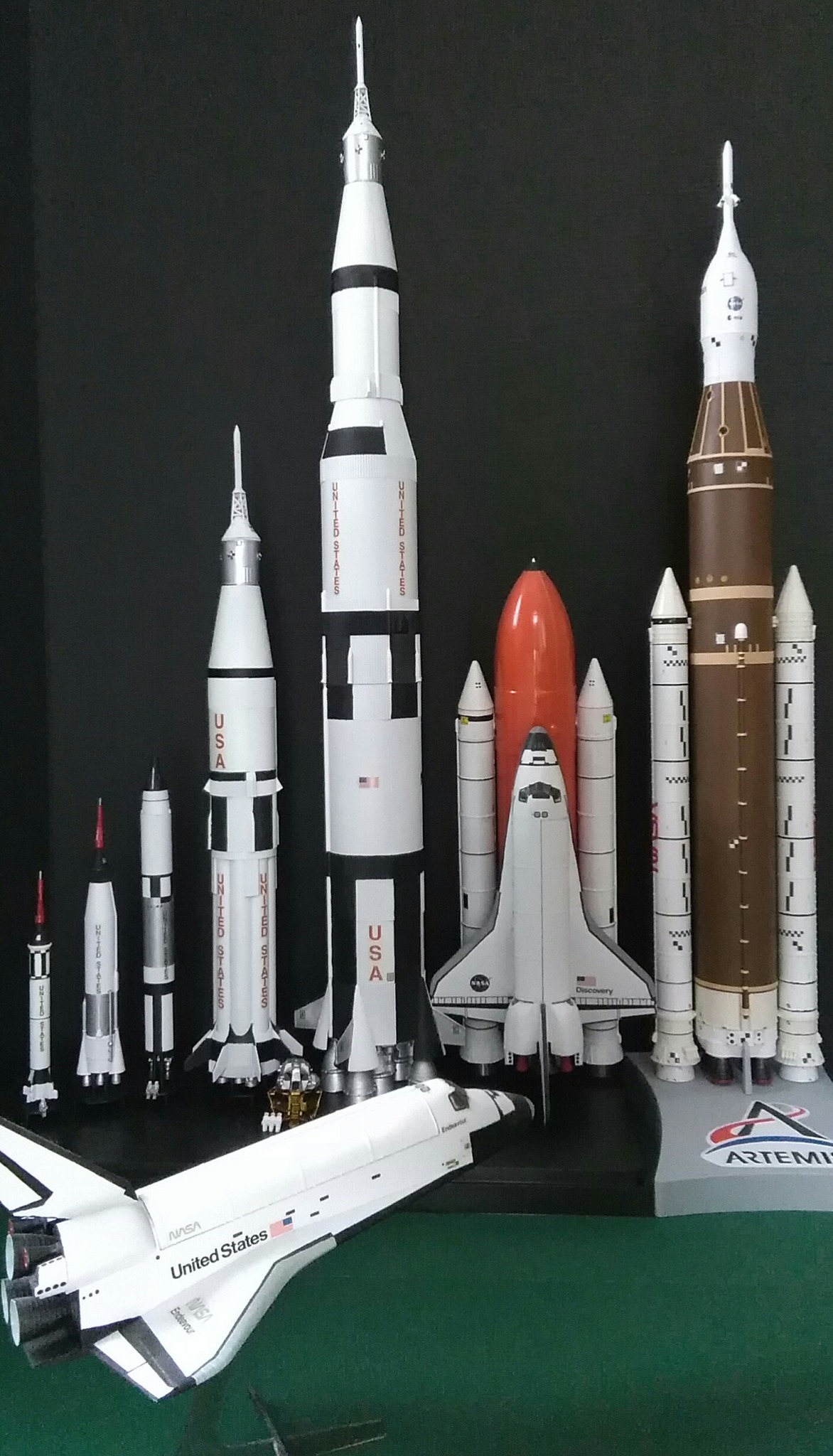 Artemis II moon rocket model collection