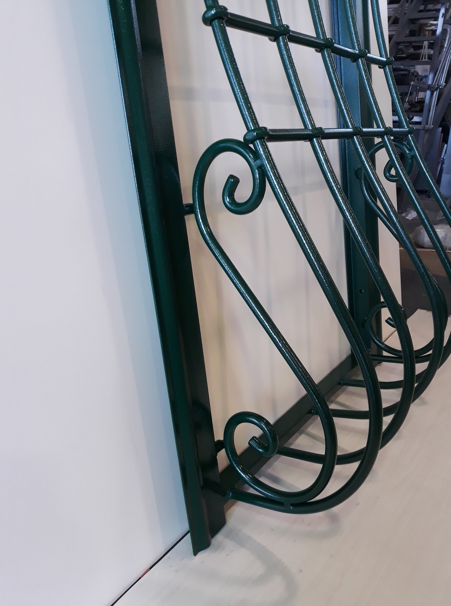 CHUXIBA Inferriata Per Finestre Regolabile – Parapetto Di Sicurezza Per Bambini, Altezza 40-90 Cm, In Acciaio E ABS
