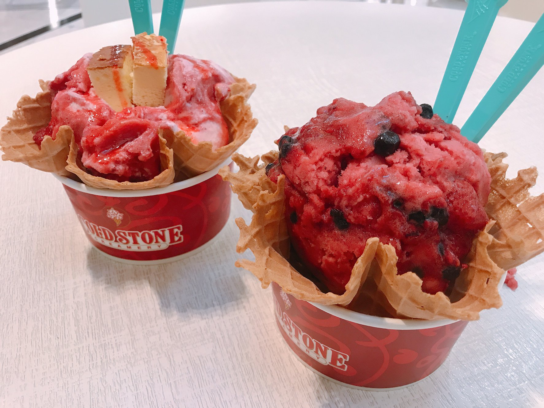 MetroKitchen吃貨江 - 🎀COLDSTONE重乳酪蛋糕強勢回歸再升級‼️ #呼叫草莓控粉紅控莓果控...