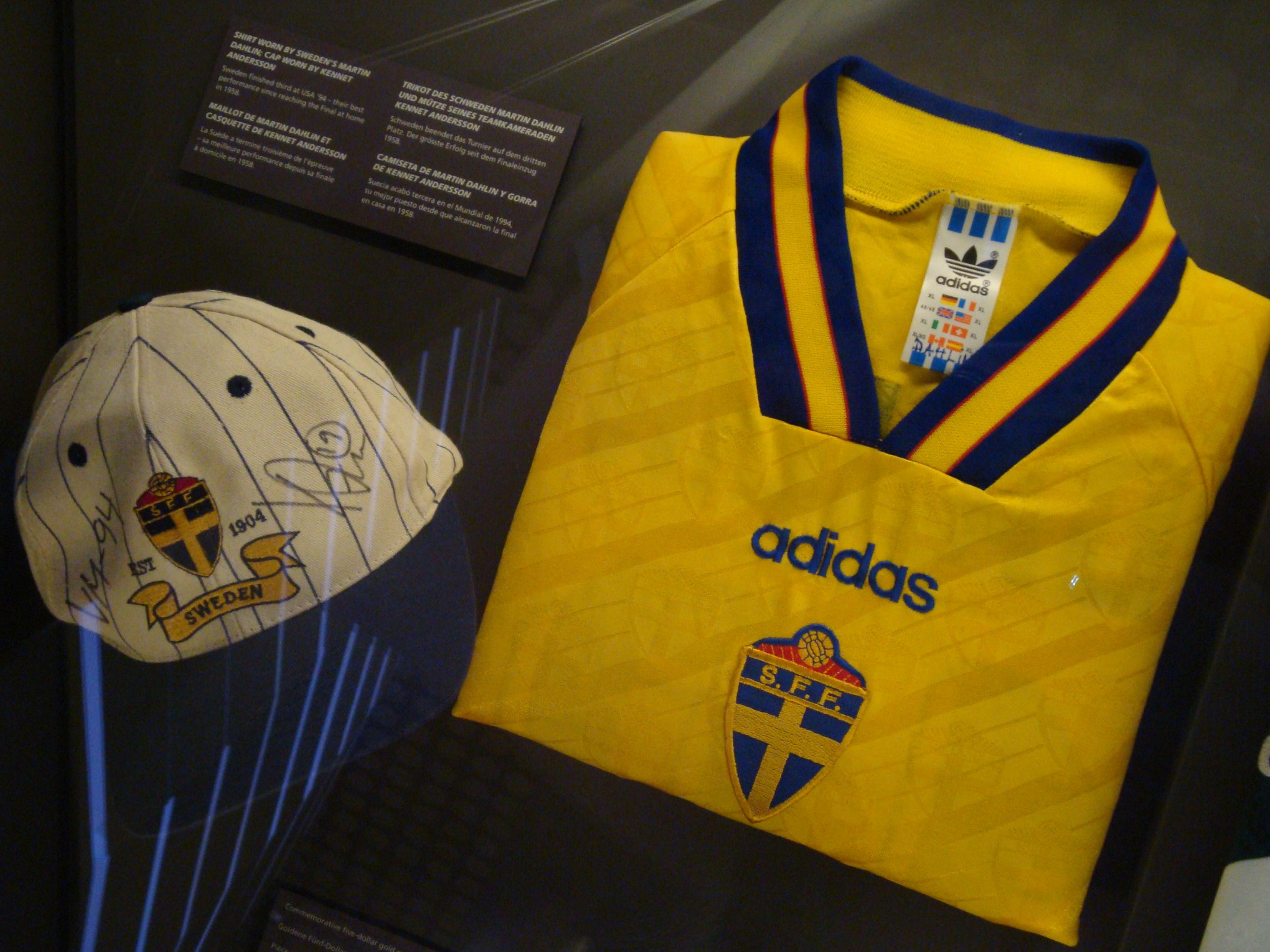 🇸🇪 In our exhibition we have have a shirt from Martin Dahlin and