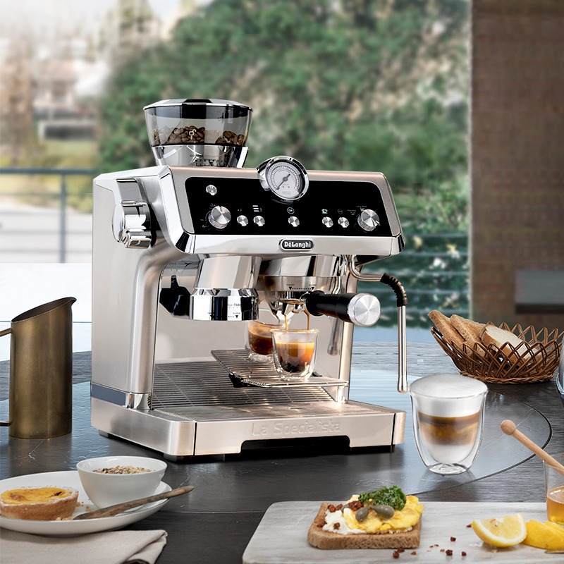 Achieve professional-quality espresso with the De'Longhi Prestigio