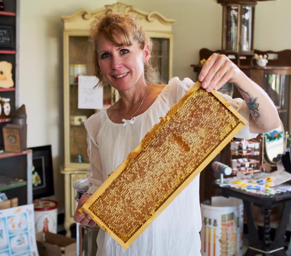 The Picky Bee | Waterloo IL