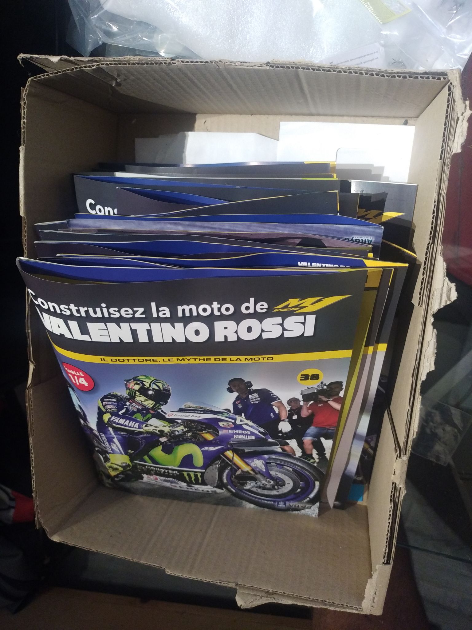 Kit Construction Moto Valentino Rossi Yamaha YZR-M1 N°49 - Échelle 1/8 - Altaya - Neuf France