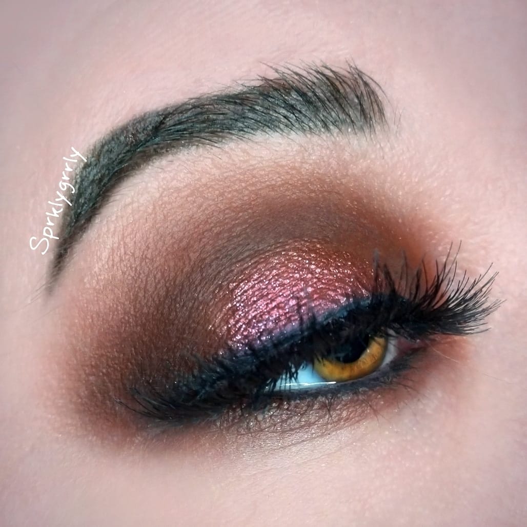eye makeup for red and gold dress Today's the day 💕 My Perfect Smoky Pencil is here I am so excited!! I just love it and I hope you all do too!! 💕💕 what color eyeshadow for red dress