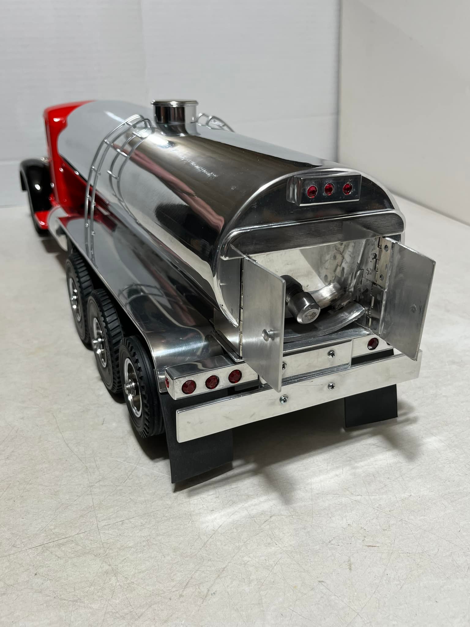 1951 Smith Miller Quad-Axle Milk Truck Model with Vern White Tank