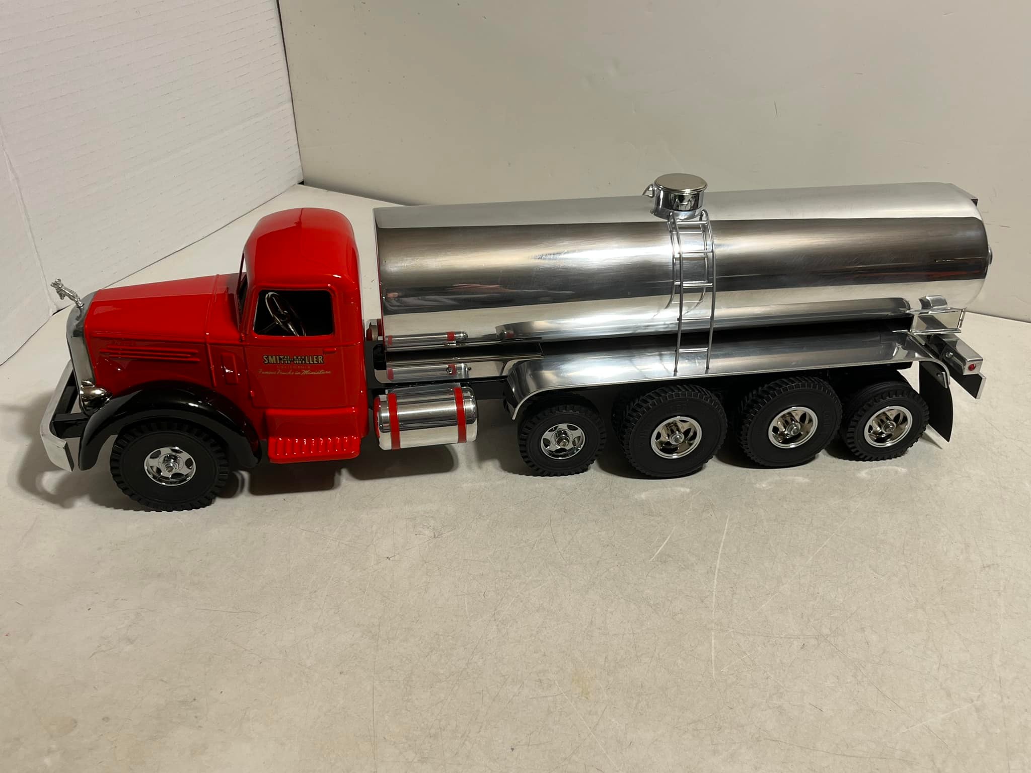 1951 Smith Miller Quad-Axle Milk Truck Model with Vern White Tank