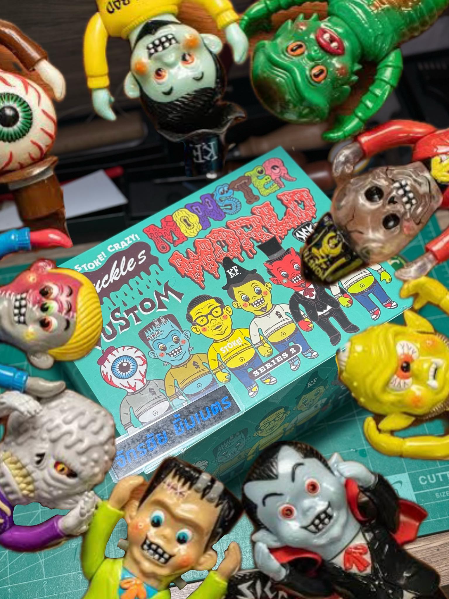 headlock studio monster kustom monster world มี 3 BOX ของใหม่ในซีน
