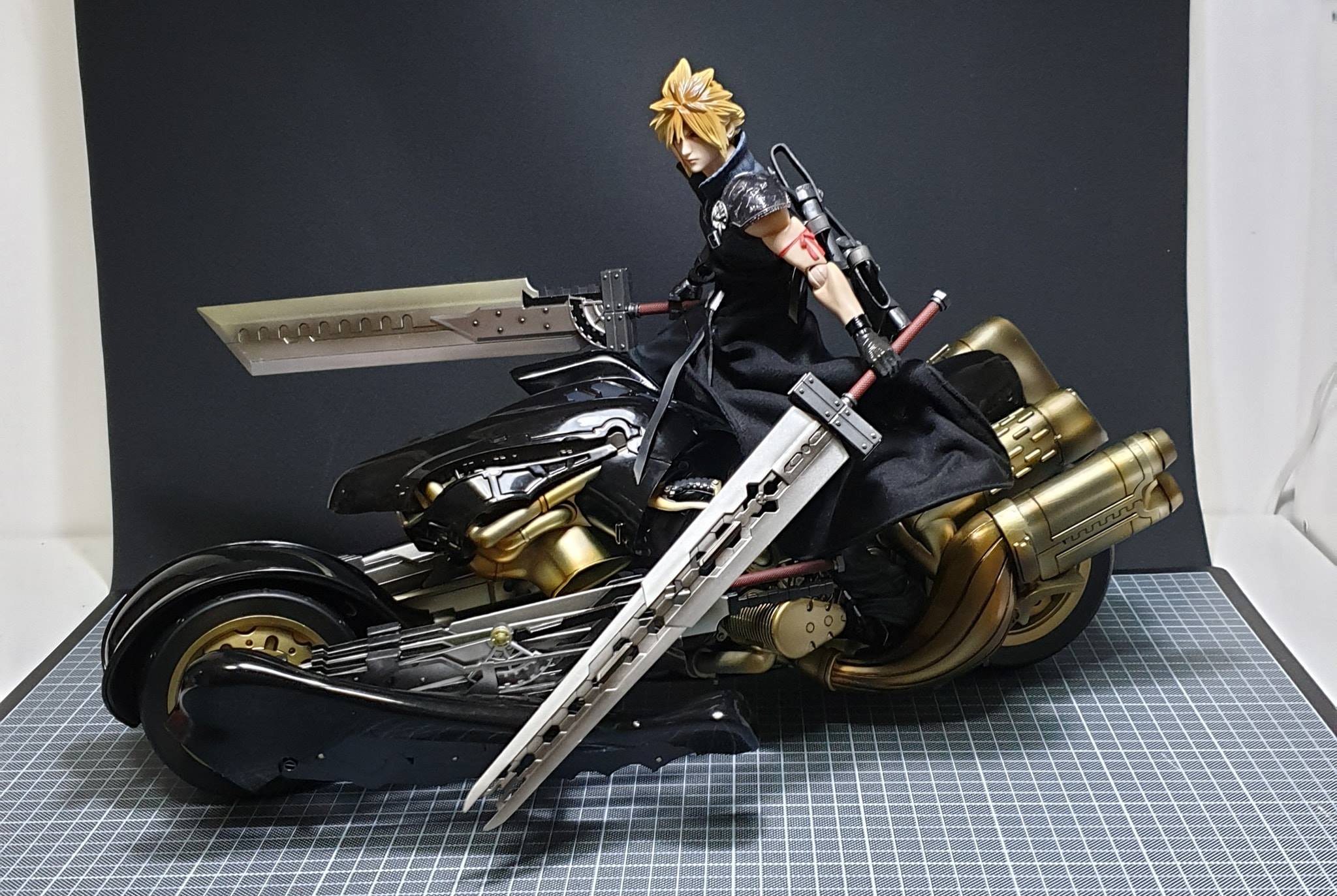 CLOUD&FENRIR 限定版 フィギュアセット Cloud Strife & Fenrir