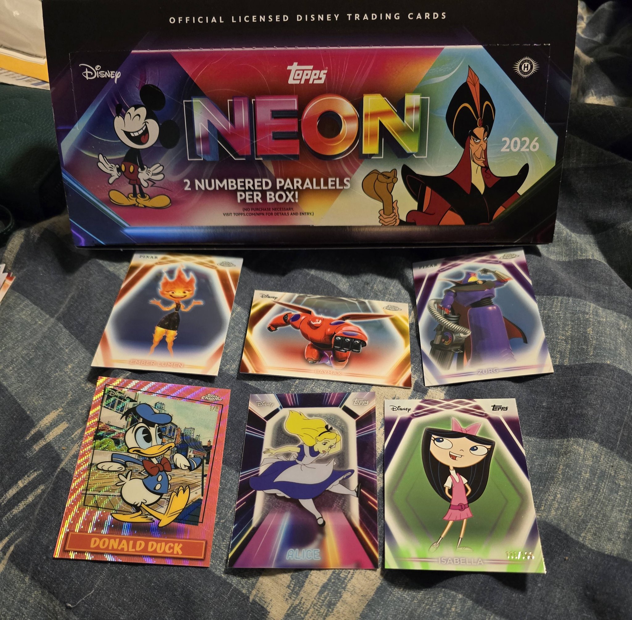 Pulled a decent card out of Disney neon box today. Pluto 41/50