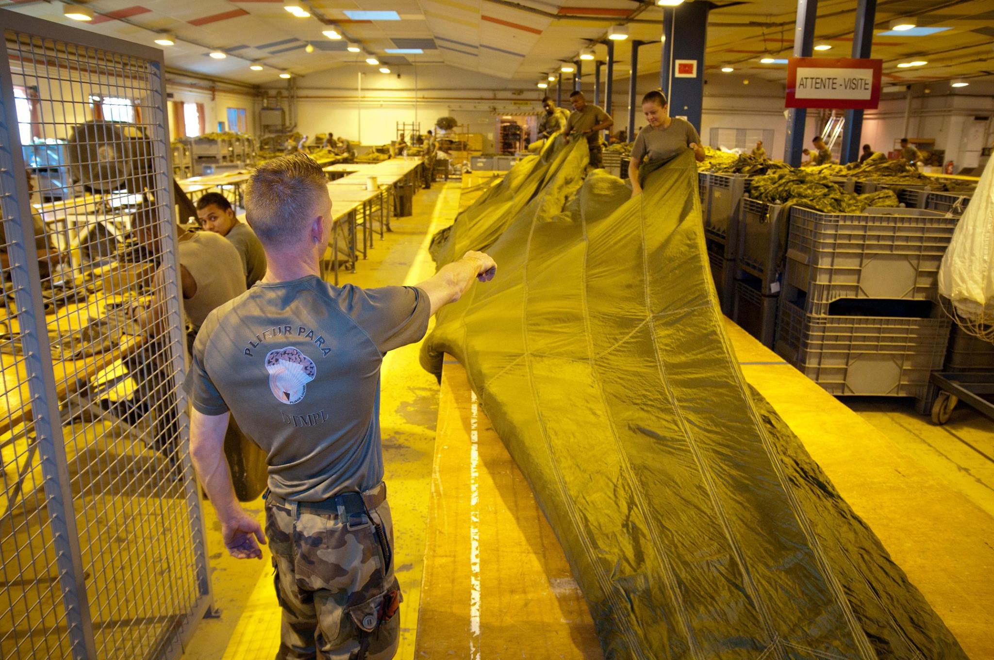 1er Régiment du train parachutiste - Contrôle par un chef d'équipe de ...