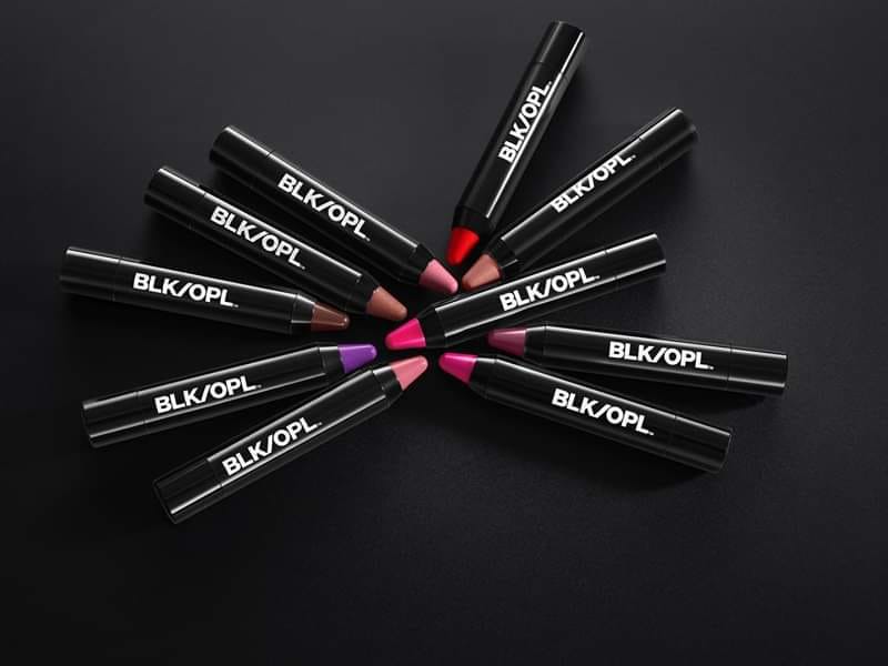 Of je nu liever een naakte lip of... - Black Opal Suriname