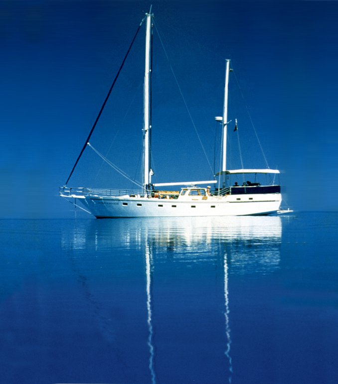Sailing the east coast of Australia between Sydney & Hamilton Island ...