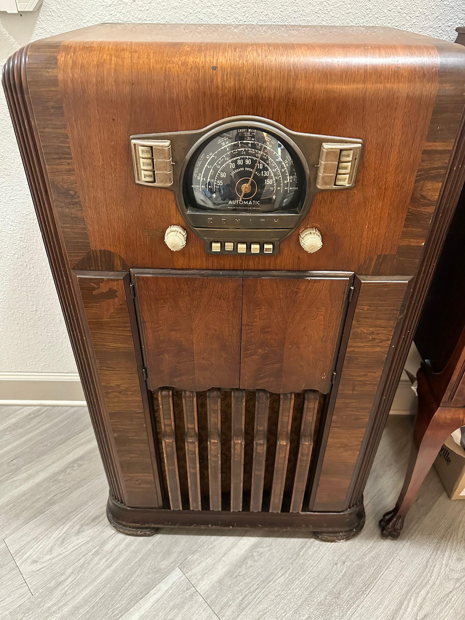 Restoring a 1940's Zenith radio in Central Florida