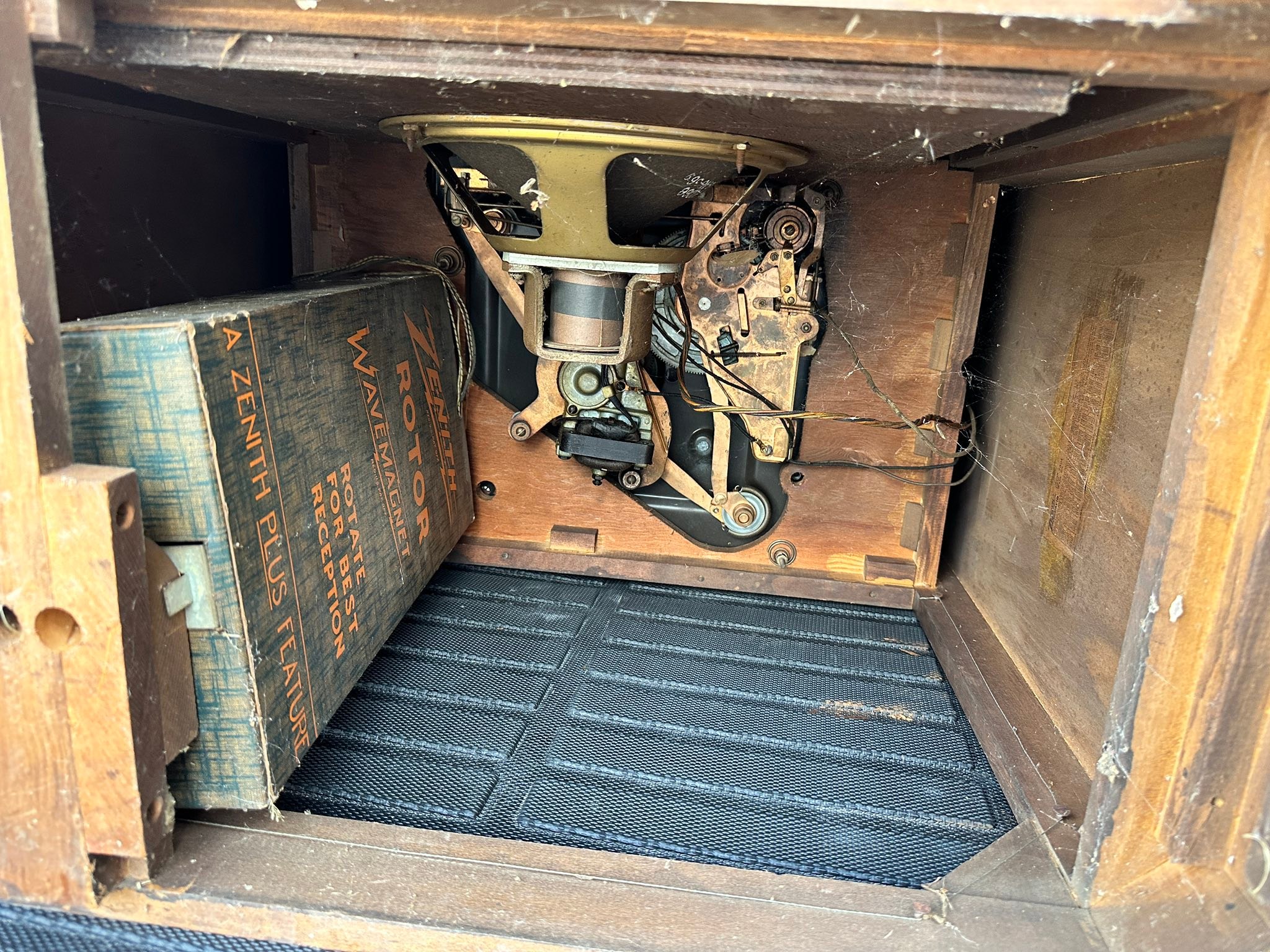 Restoring a 1940's Zenith radio in Central Florida