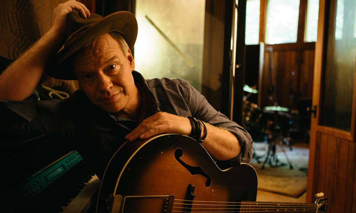 Shawn Mullins w/ Cat Ridgeway at The Grey Eagle