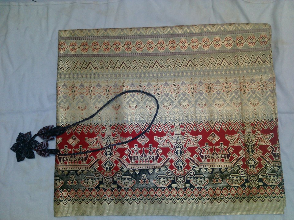 Batik Pekalongan dengan aneka corak dan warna berani - Posts | Facebook
