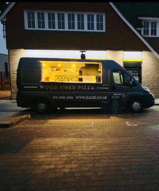 🍕 Wood Fired Pizza Van on The... - The Acres - Horley, Surrey