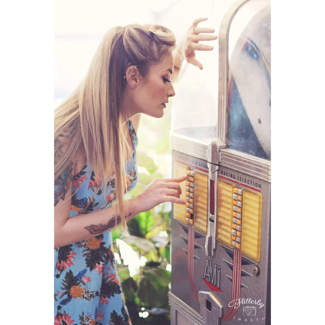 Hannah DFW - What kind of music are you into? I can jam to just about ...