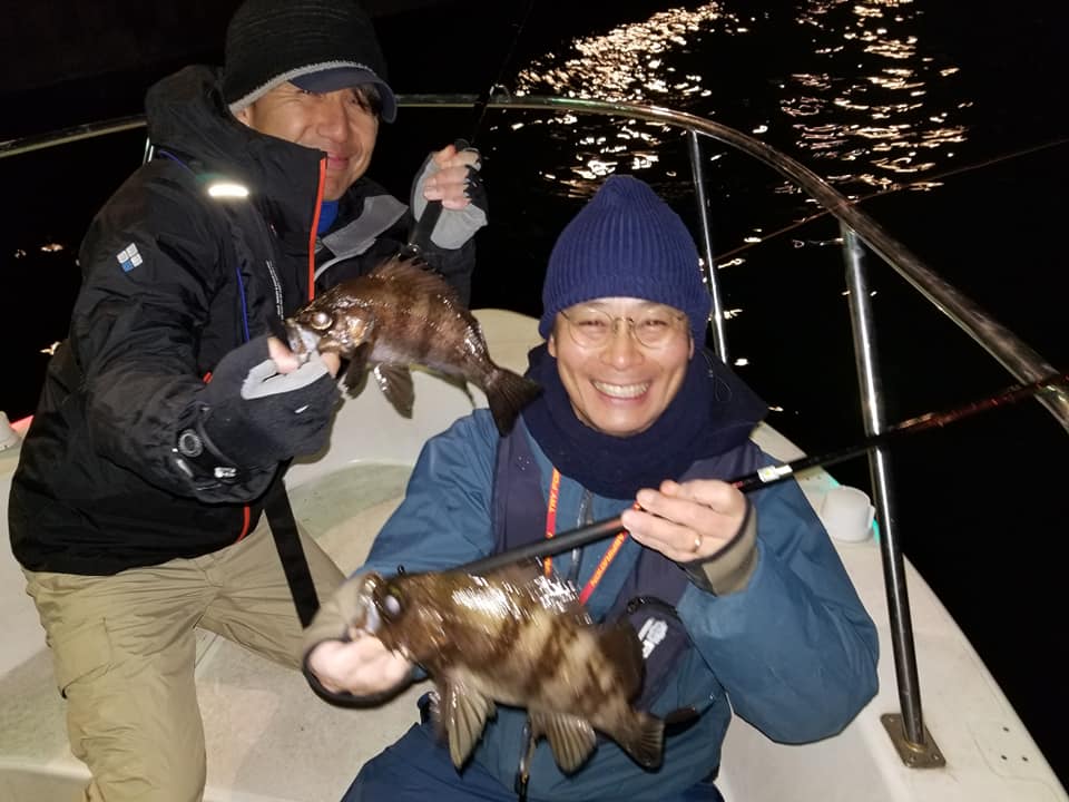 のべ竿 ハエ竿 で大メバル釣り 目印のケミが引き込まれる風流 シークロ Fishing Guide Facebook