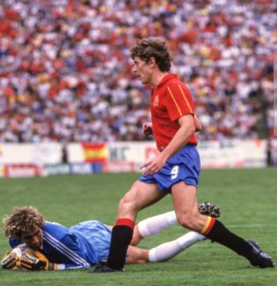 Jean-Marie Pfaff saves Emilio Butragueno's shot in 1986 World Cup