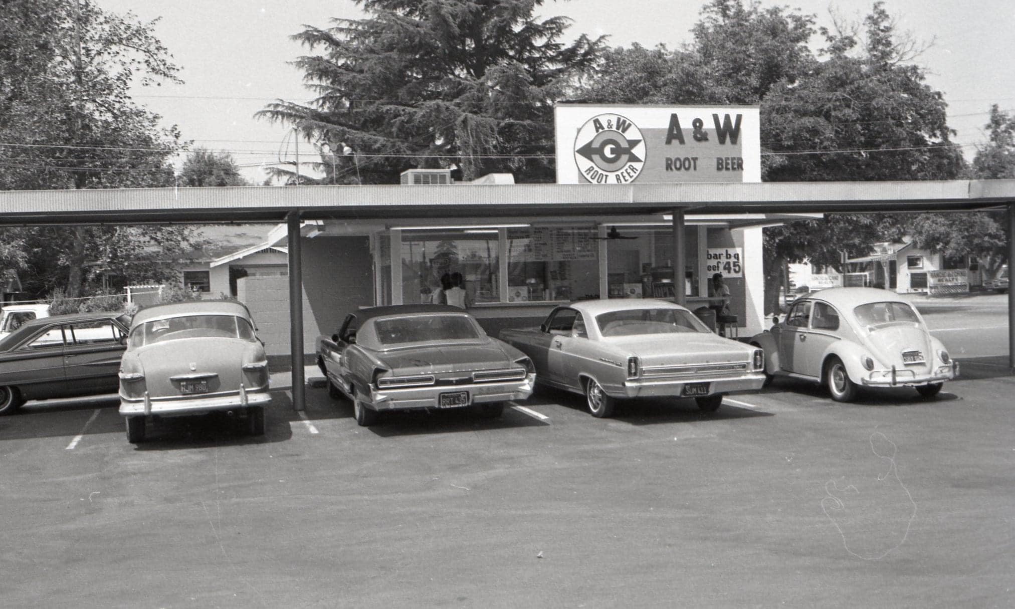 cj×a&w A&W restaurant in Chino, CA, from the 1950s