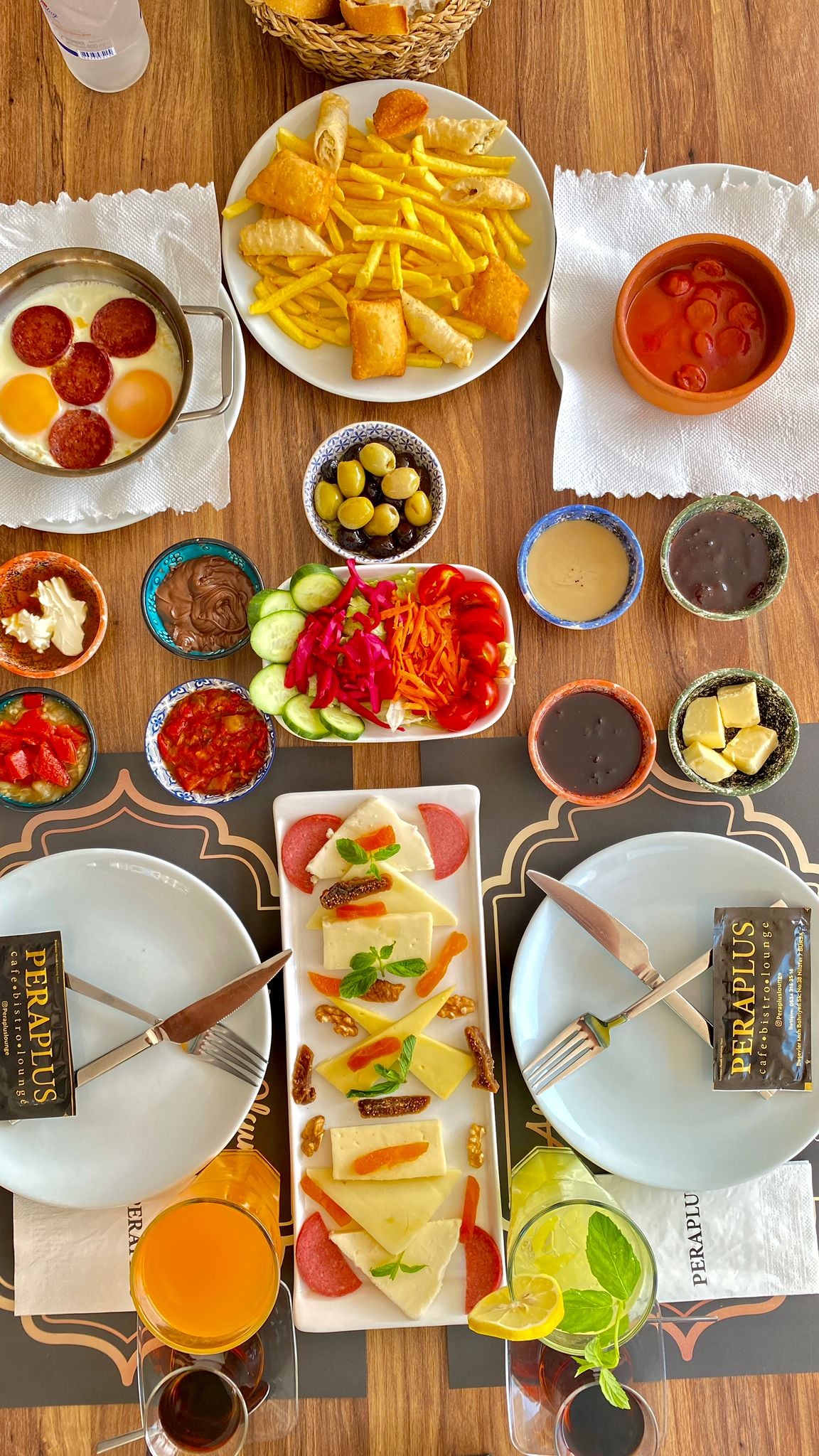 Pera Plus Cafe & Lounge | Besevler