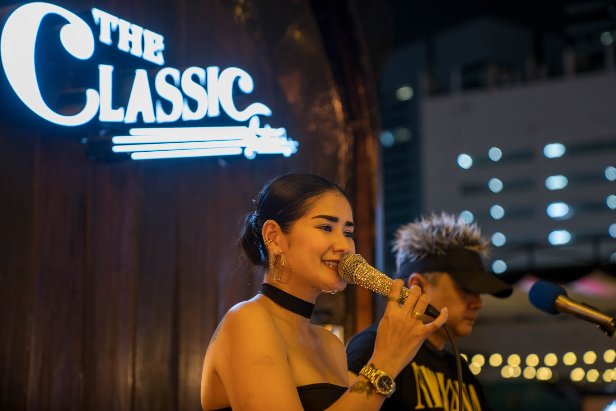 泰玩客 - 🍻🍸推薦泰國酒吧 - The Classic Ratchada 位於 THE ONE... | Facebook